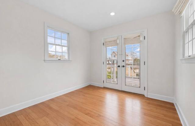 7 Whiting Road Gallery 3