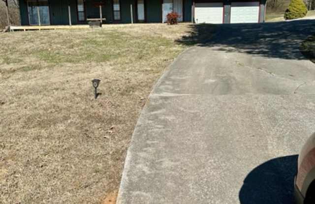 Greenback 37742-2 Bedrooms, 2 Baths, 2 car garage. Call Dick Cutler 865-254-1940 photos photos