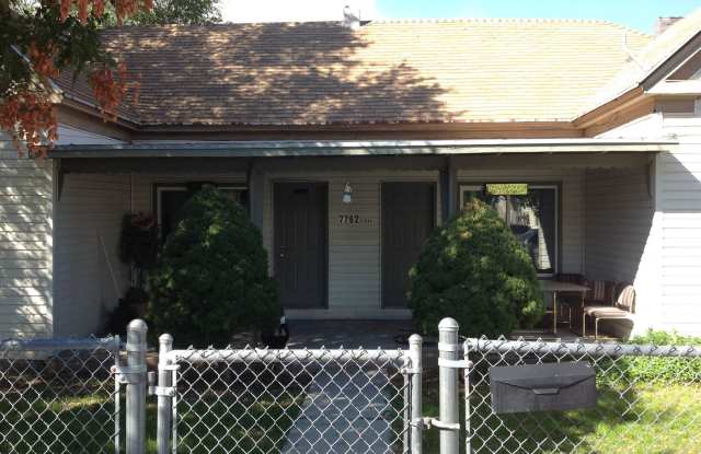 7762 Oak Street Gallery 2