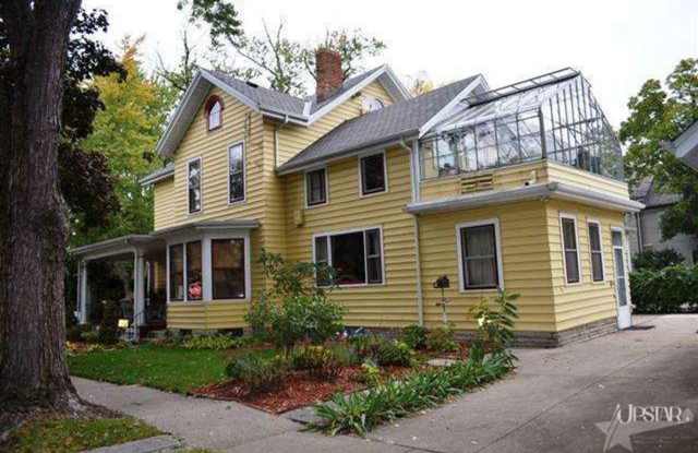 HUGE 5 Bedroom Home on the 3RFP Route (West Central, Downtown) photos photos