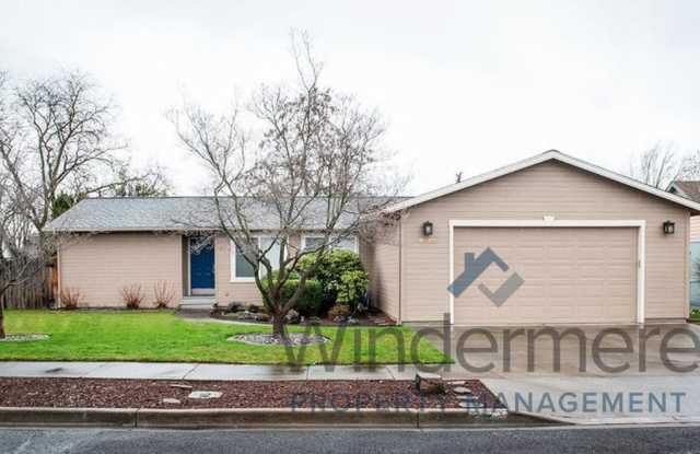 2040 Sun-Bar *Fenced Backyard, Deck* photos photos