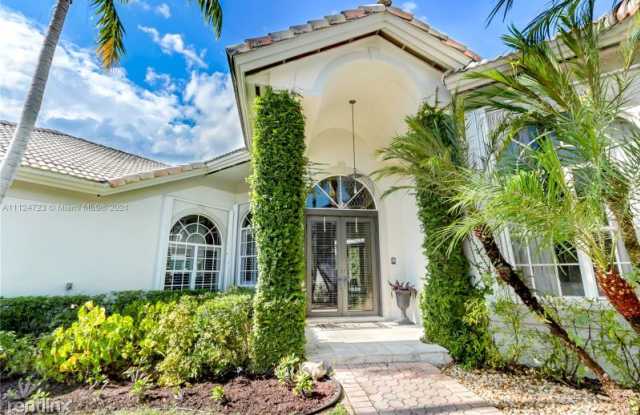 10885 SW 135th Ter Gallery 3