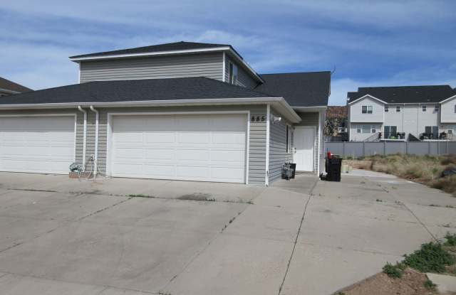7 bedroom, 3 bathroom twin home photos photos