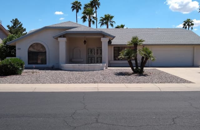 13615 W Gable Hill Dr - 13615 West Gable Hill Drive, Sun City West, AZ 85375
