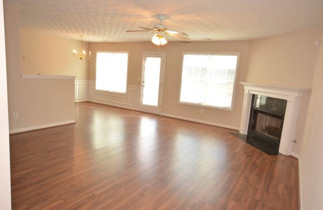 664 Lakes Cir Gallery 4