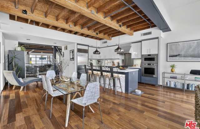 2120 Narcissus Ct Gallery 3