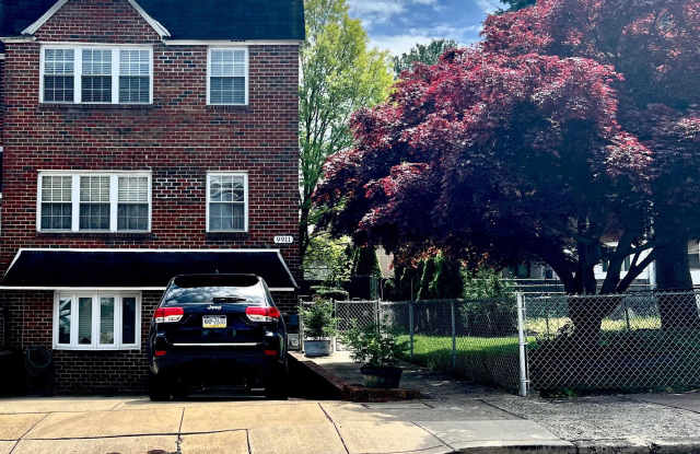 9911 LACKLAND DRIVE - 9911 Lackland Drive, Philadelphia, PA 19114