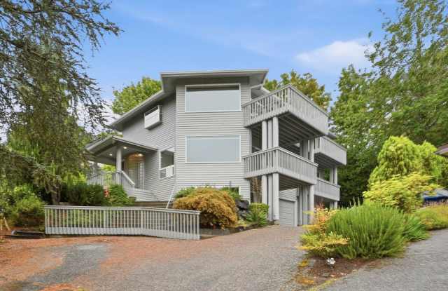 3Bd/3.25Ba Lake Forest Park Home Gallery 1