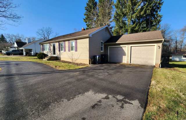Fabulous Home in the Heart of Solon Available for Immediate Move In!! Gallery 3
