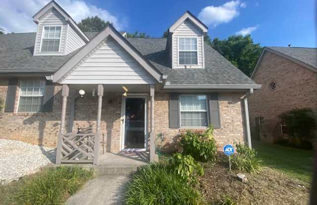 Knoxville 37912 - 4 Month Lease! 2 bedroom, 2 bath home - Contact Linda Meese (865) 591-6004 photos photos