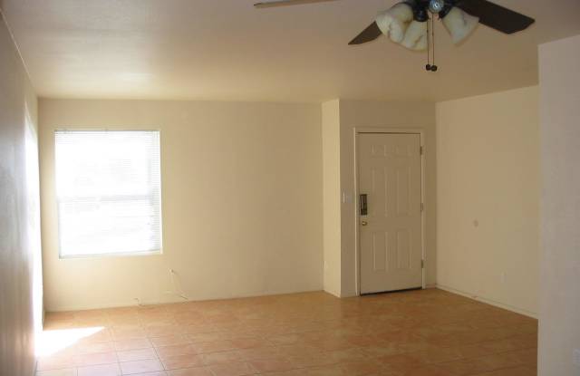 2424 W JACINTO Avenue Gallery 2