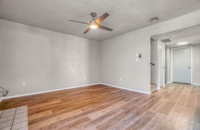 Beautiful 3 bedroom, 2.5 bath Townhome Gallery 2