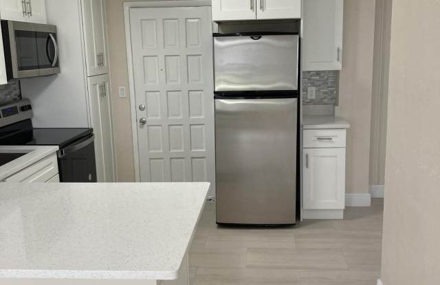 1648 NE 31st Court Gallery 4