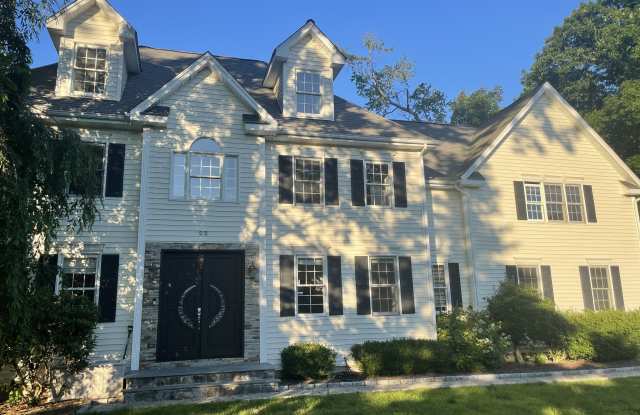 22 Morehouse Lane - 22 Morehouse Lane, Norwalk, CT 06850