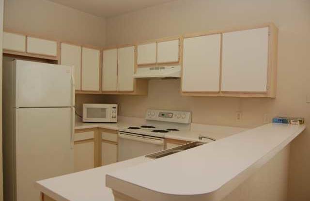 Unfurnished 2 Bedroom Condo in Fairways photos photos
