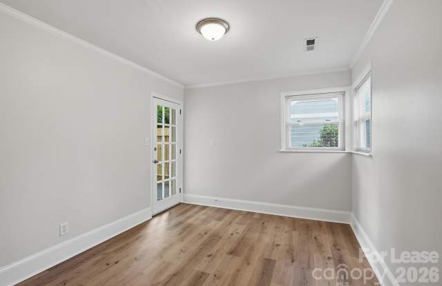 3101 Selwyn Avenue Gallery 4