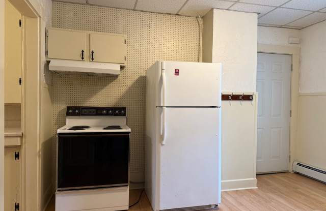 Westbrook-66 Stroudwater St. #1: 1 BR/1BA+office apt., Available now! $1,650.00 + utilities Gallery 4