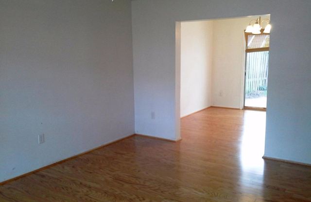 2275 PRINCE OF WALES COURT Gallery 2