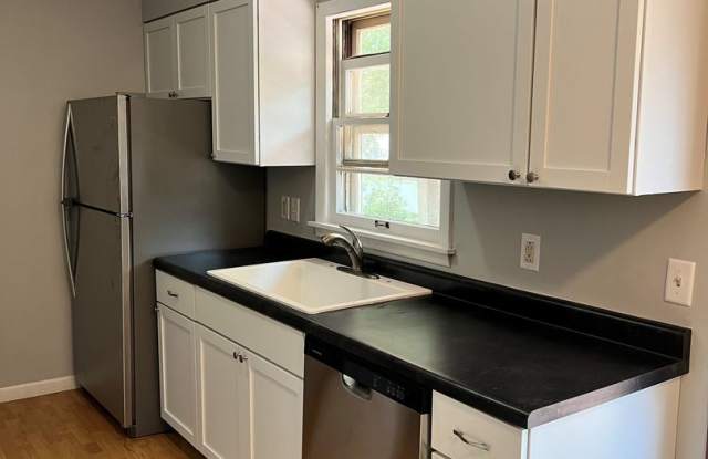 4-Bedroom Home with Finished Basement, Built-In Bar & Large Deck Gallery 4
