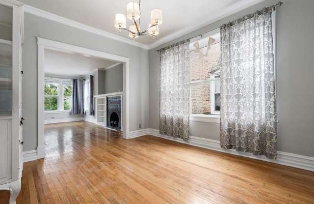 4142 N Albany Avenue Gallery 3