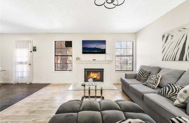 5576 W Rochelle Avenue Gallery 1