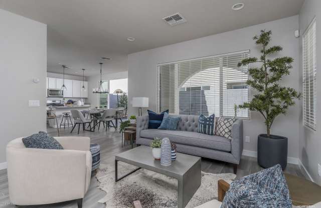 3712 E EARLL Drive Gallery 2