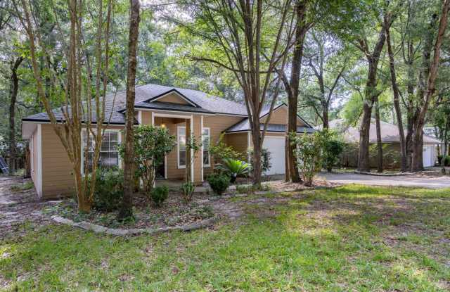 Nicely Remodeled Home In Hickory Forest with Community Amenities Gallery 3