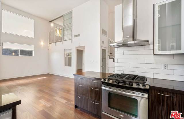 600 S Ridgeley Dr photos photos