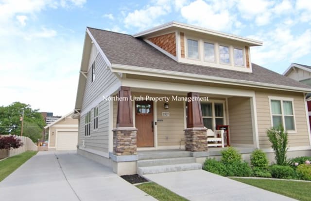 2327 Fowler Ave photos photos