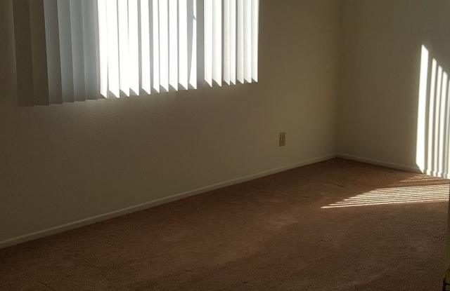 2+1 Ventura ground floor apartment w/ 1-car garage photos photos