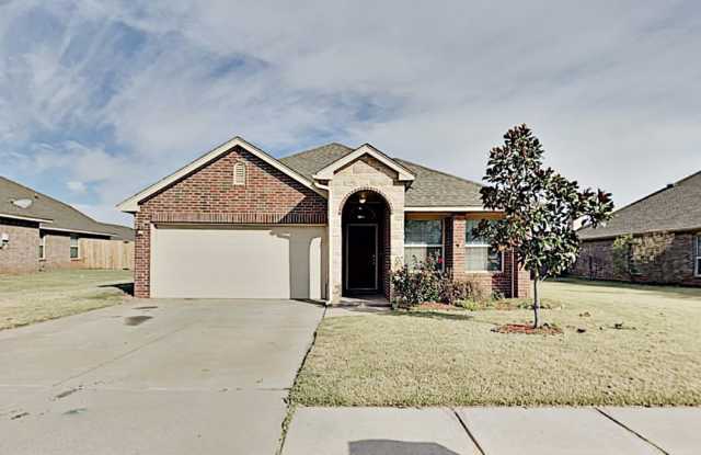 A Beautiful and Spacious 4 Bedroom 2 Bath in Mustang Schools Gallery 1