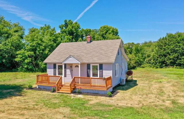 Renovated Heathsville Bungalow | Water Views + Private Beach Access | 3BR/2BA | $1,650/Month photos photos