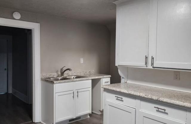 702 S. Commercial St / 109 Division St photos photos