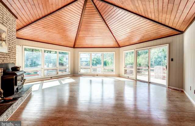 10620 MARBURY ROAD Gallery 2