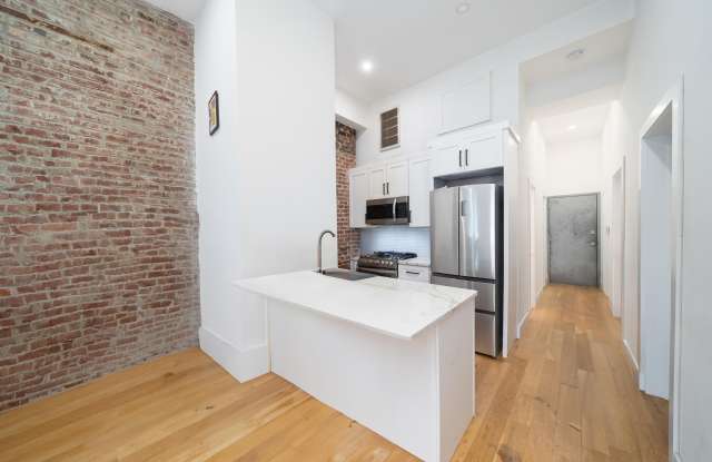 25 CORBIN AVE Gallery 4
