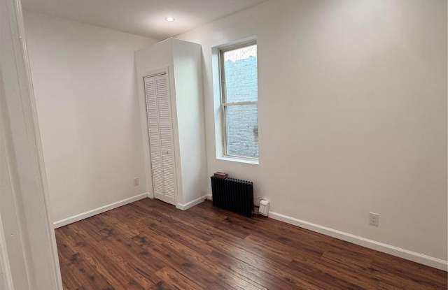 1226 Saint Lawrence Avenue Gallery 3