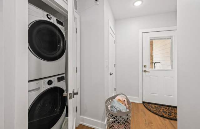 2550 W Balmoral photos photos