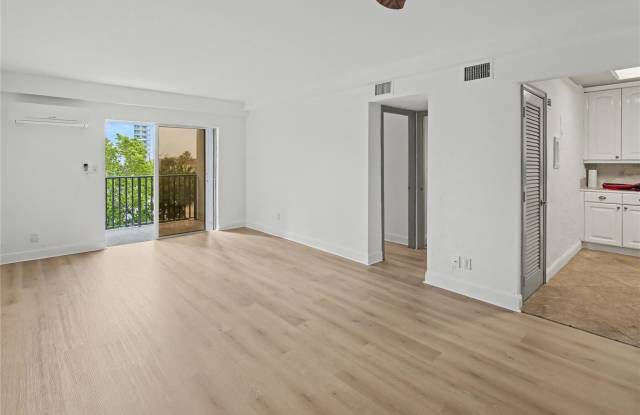 3000 Riomar Street Gallery 3