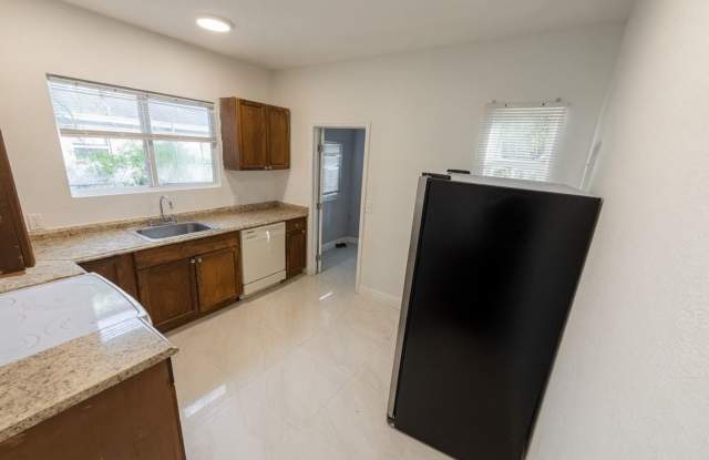 Newly Renovated 3 Bedroom Home | Heart of Riviera Beach Gallery 4