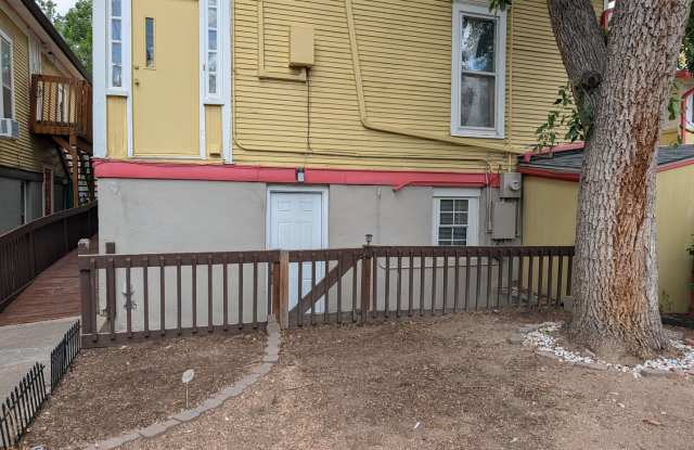 Colorado Ave 2209 W. Gallery 1