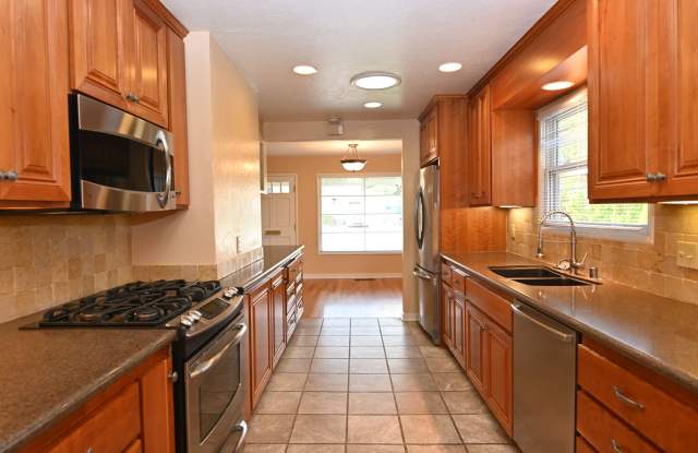 Charming home in Burbank Neighborhood- 3 bed/ 1 bath - 470 MacArthur Ave San Jose, CA 95128 photos photos