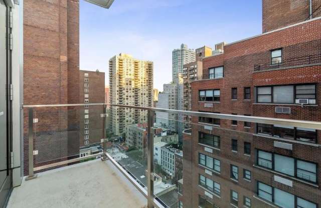 227 Lexington Avenue Gallery 2