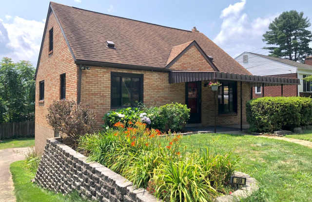 Perfectly Located 3 Bedroom W/ 2 Full Bathroom Home In Heart of North Allegheny School District photos photos