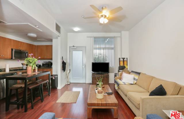 114 S HARBOR - 114 Harbor Boulevard, Anaheim, CA 92805