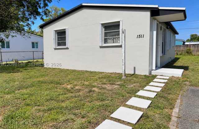 1511 N 70th Ter Gallery 1