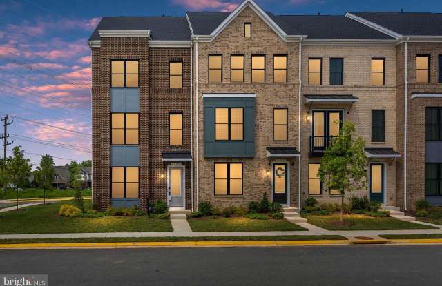 42086 PICASSO Square photos photos