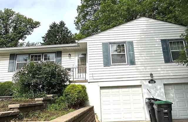 3406 S 91st St – 3 Bed/1.5 Bath in Westside School District | Hardwood Floors, 2-Car Garage, Fenced Yard Gallery 1