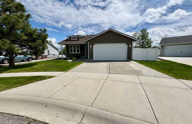 Beautiful 3 bedroom 2 bathroom home located in the heights! photos photos