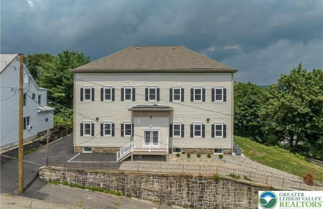 418 W Race Street unit: 6 photos photos