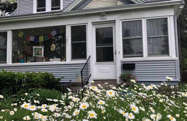 1024 W. Front St - 1024 West Front Street, Traverse City, MI 49684